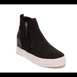 STEVE MADDEN Sz7 worn once black hi top Zip wedges